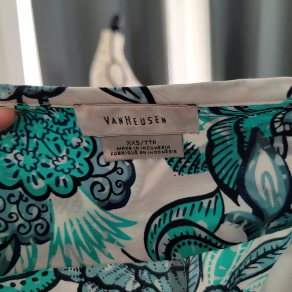 Button blouse 👚 - Picture 2 of 2